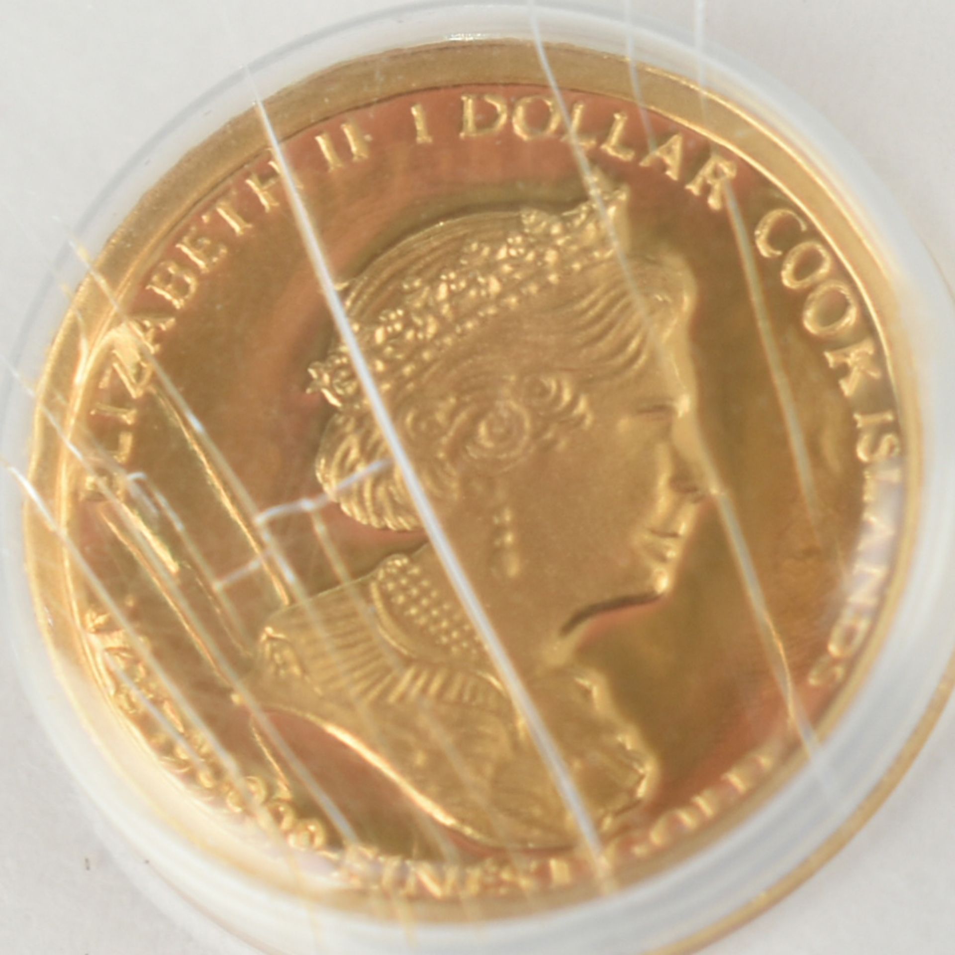 Goldmünze Cook-Inseln 2006 1 Dollar in Gold, 999/1000, 0,5 g, av. Königin Elisabeth II. Kopf rechts, - Bild 3 aus 3