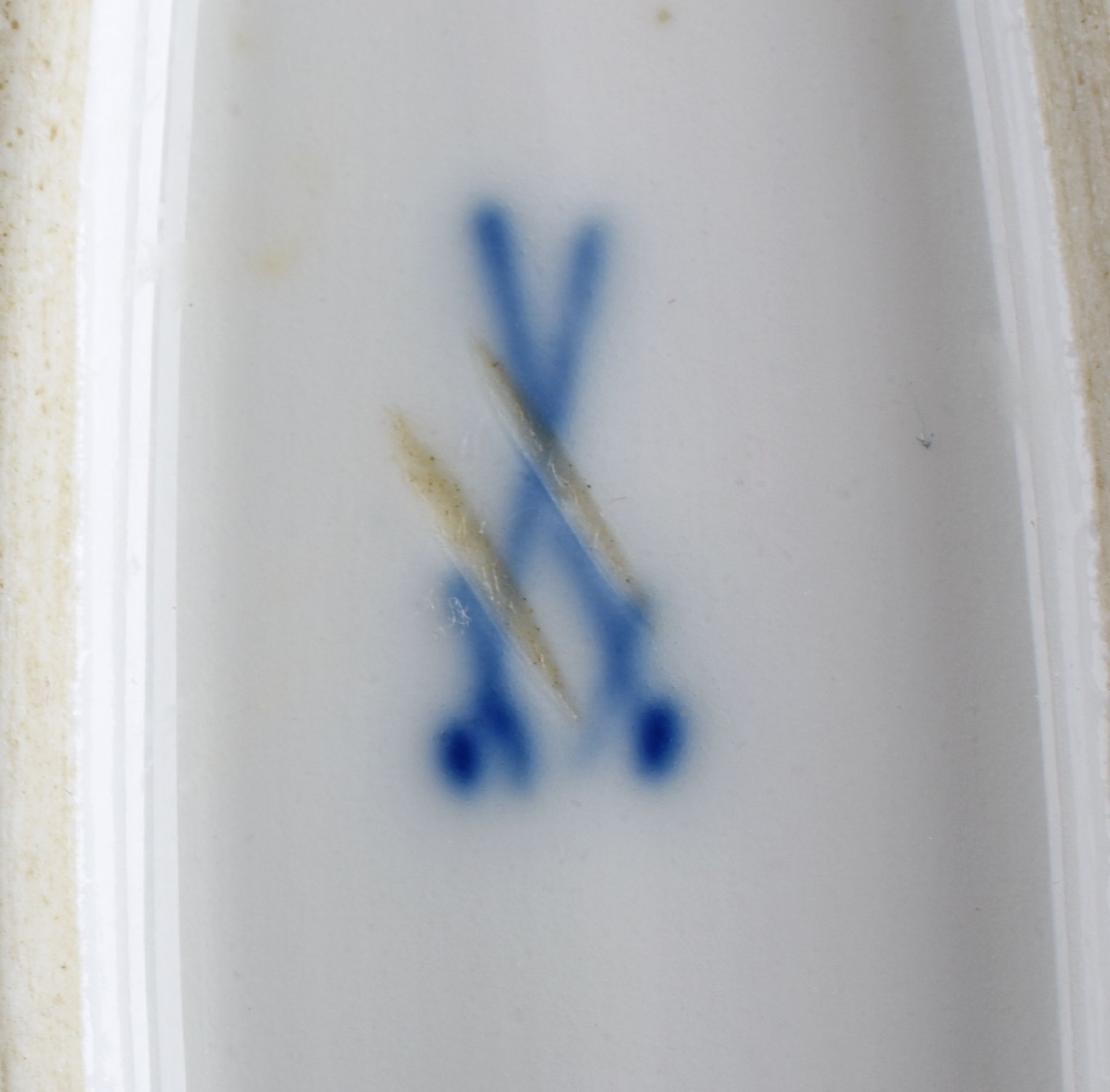 Drei Teile Zwiebelmuster Manufaktur Meissen, Schwerter unterglasurblau, 2 Durchschliffe, - Bild 4 aus 4