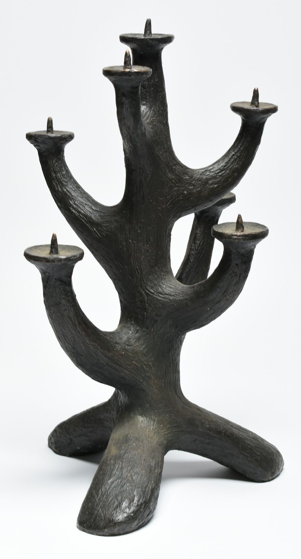 Figürlicher Kerzenleuchter Bronze, dunkel patiniert, siebenflammig, entlaubter Baum, signiert "David - Bild 2 aus 3
