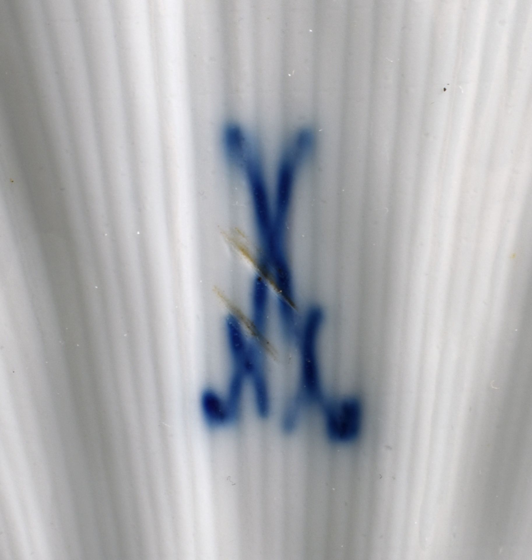 Drei Teile Zwiebelmuster Manufaktur Meissen, Schwerter unterglasurblau, 2 Durchschliffe, - Bild 3 aus 4