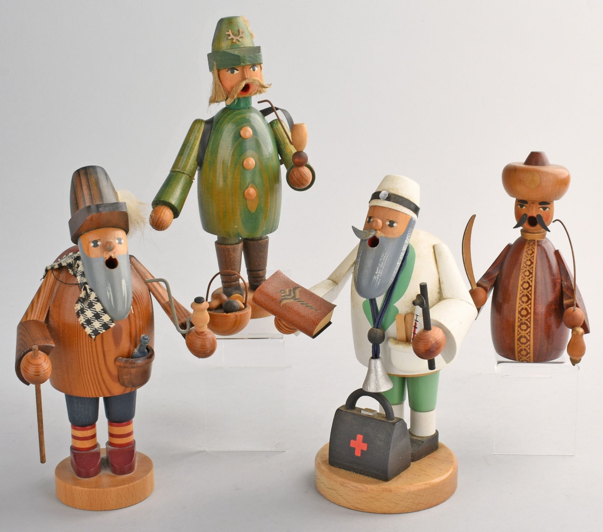 Vier Räuchermänner Holz gedrechselt, farbig gestaltet, unterschiedliche Darstellungen, teilweise - Bild 2 aus 3