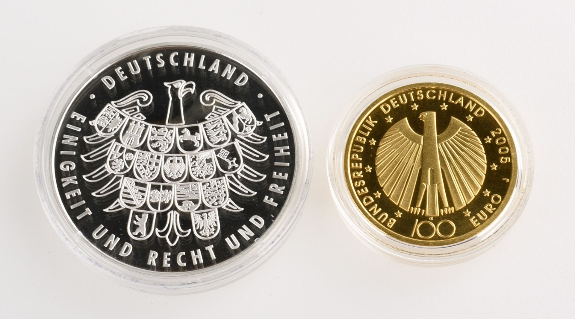 Goldmünzenset zur FIFA-WM 2006 1 x 100 Euro in Gold, 999/1000, 1/2 oz (15,55 g), D ca. 28 mm, av. - Bild 3 aus 4