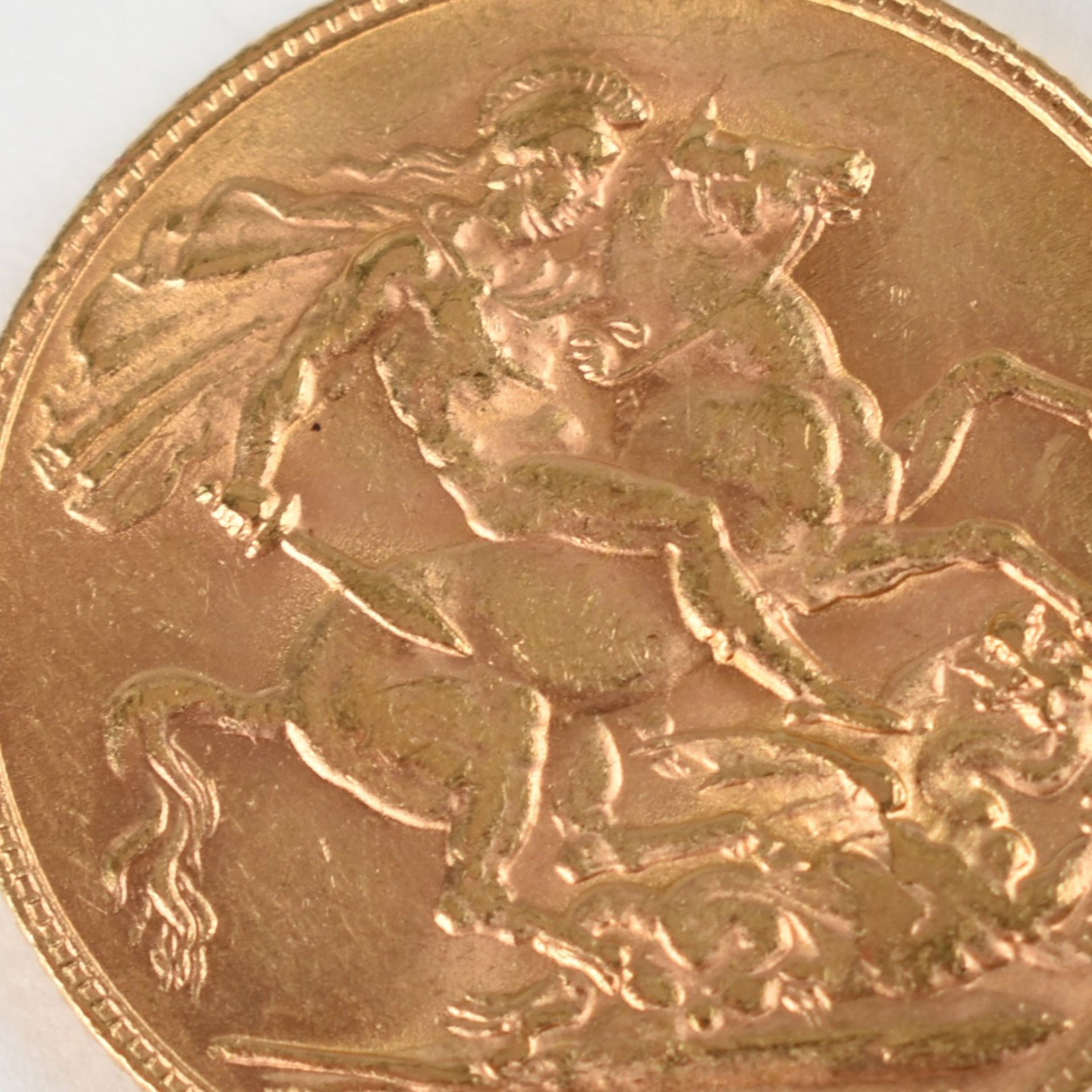 Goldmünze Großbritannien 1910 Sovereign in Gold, 916/1000, 7,988 g, D ca. 22 mm, av. König George V.