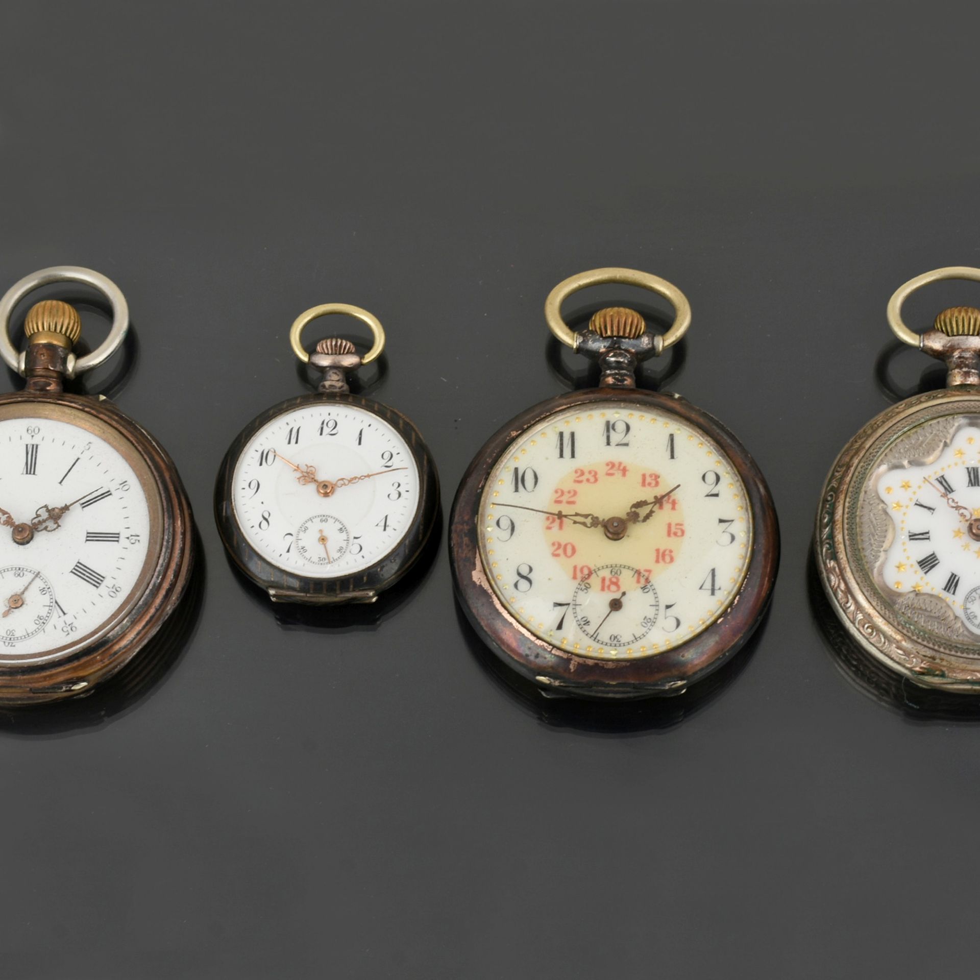 Vier Taschenuhren Gehäuse Silber, ungeprüft, zur Restaurierung oder als Ersatzteilspender, um 1900