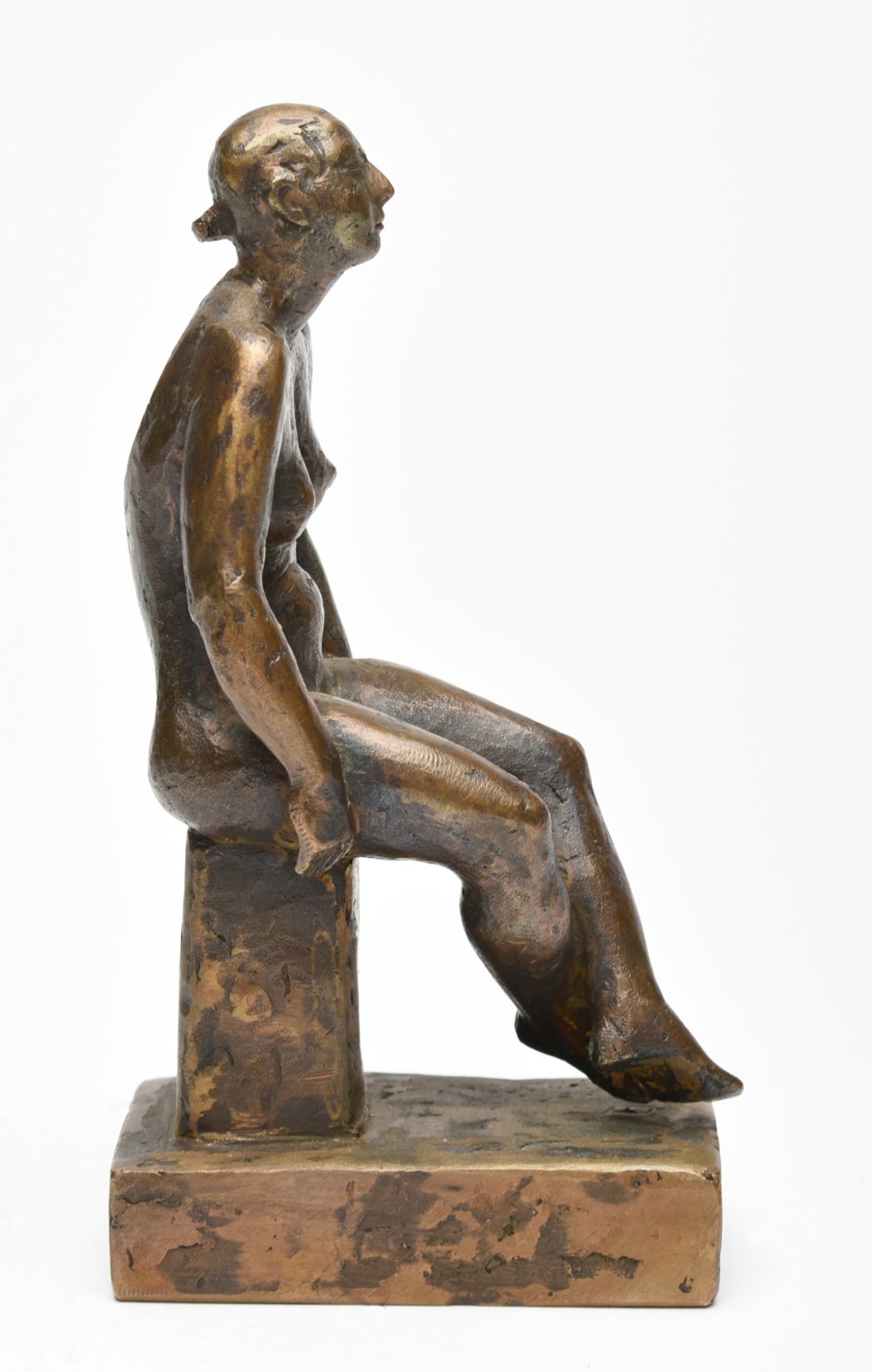 Sitzende Bronze, bräunlich patiniert, weiblicher Akt mit gekreuzten Beinen sitzend, Sockel rs. - Bild 4 aus 6