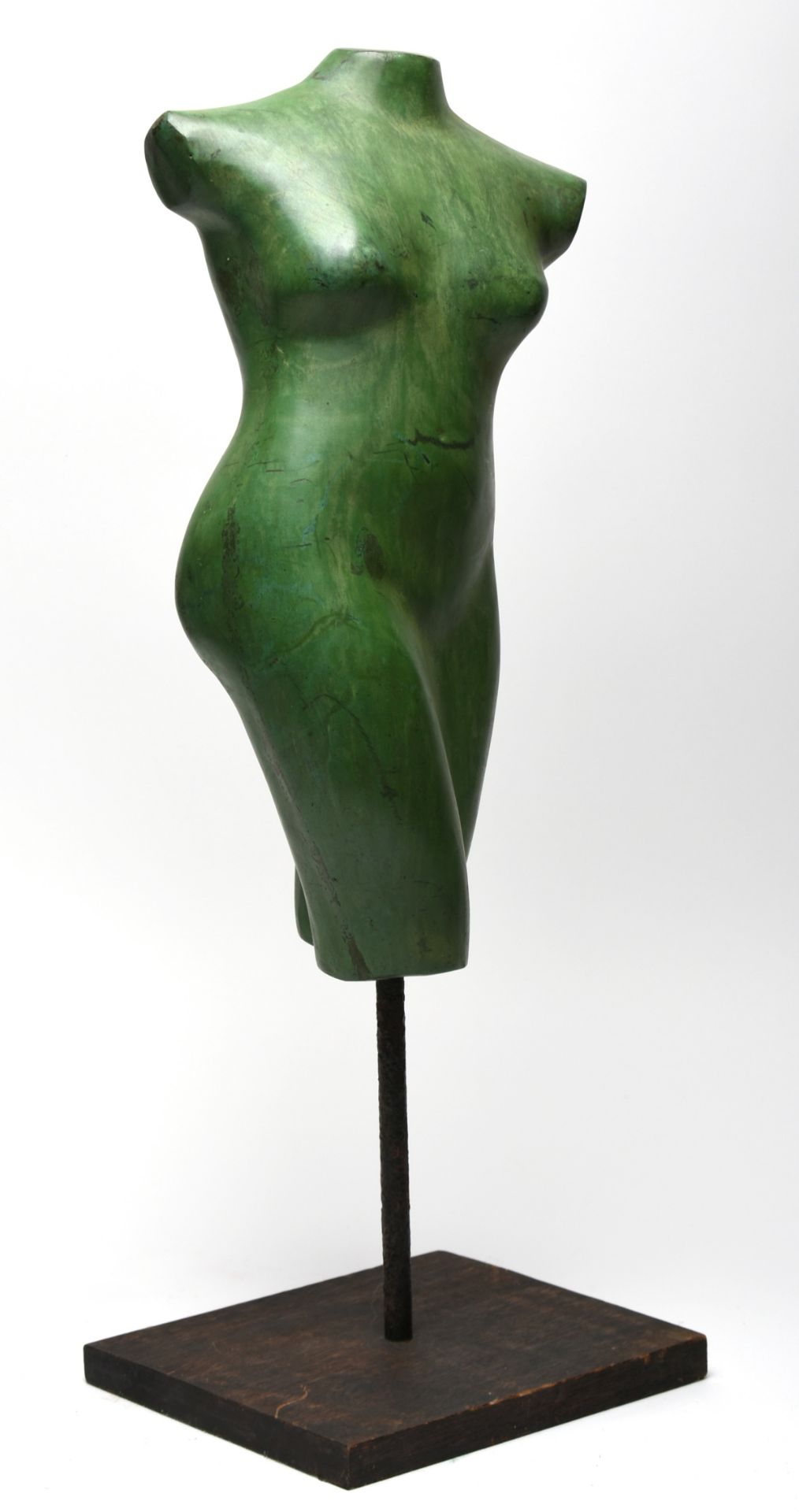 "Venus" Bronze, in Grün patiniert, Torso der Aphrodite/Venus, flacher Holzsockel, Gesamt-H ca. 62 - Bild 3 aus 4