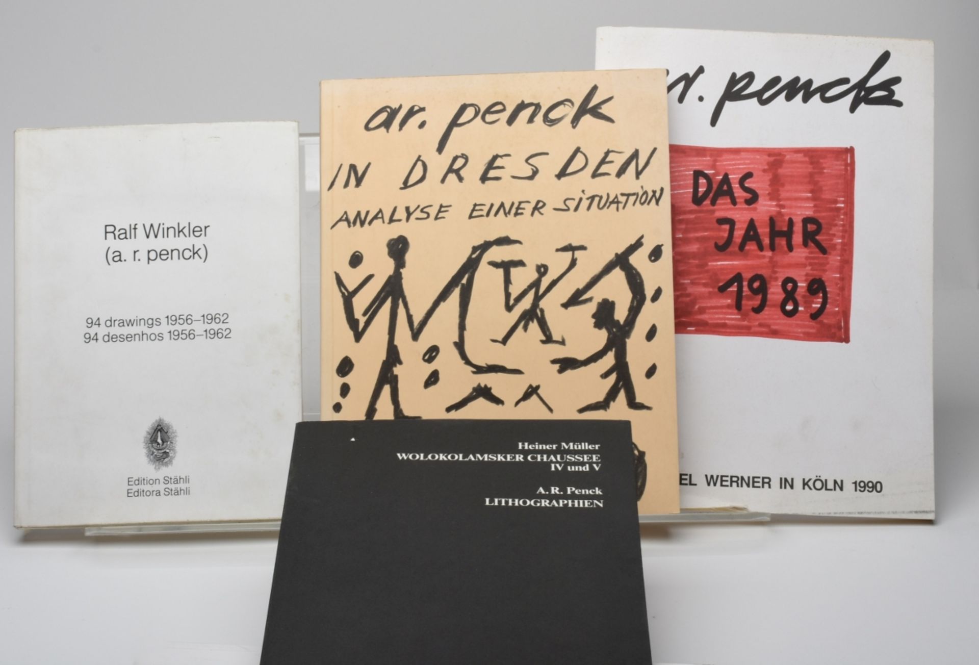 Penck, A.R. (1939 Dresden - 2017 Zürich) insg. 6 Kataloge, je vom Künstler signiert sowie zumeist - Bild 4 aus 5