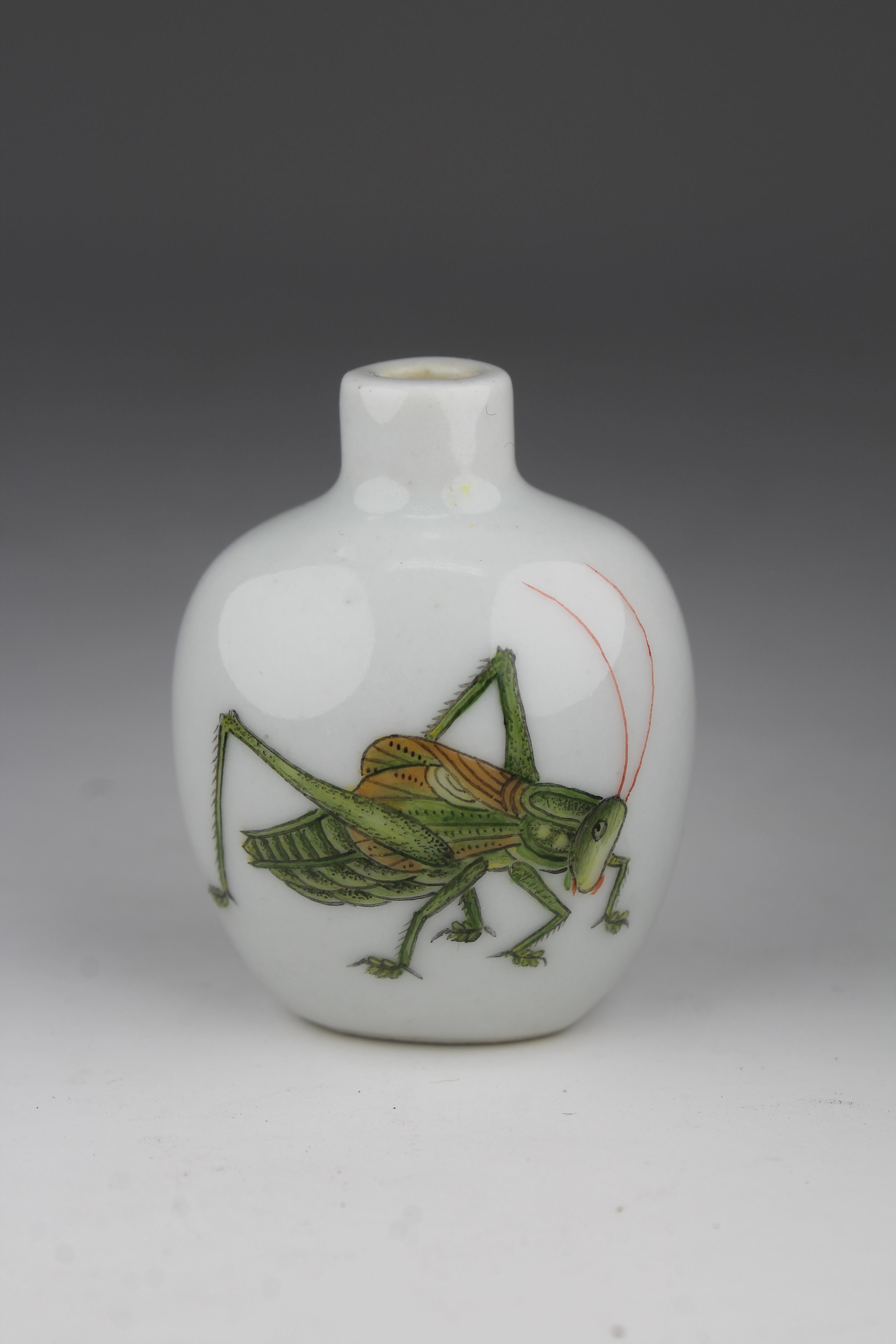 Chinese Porcelain Snuff Bottle - Image 2 of 5