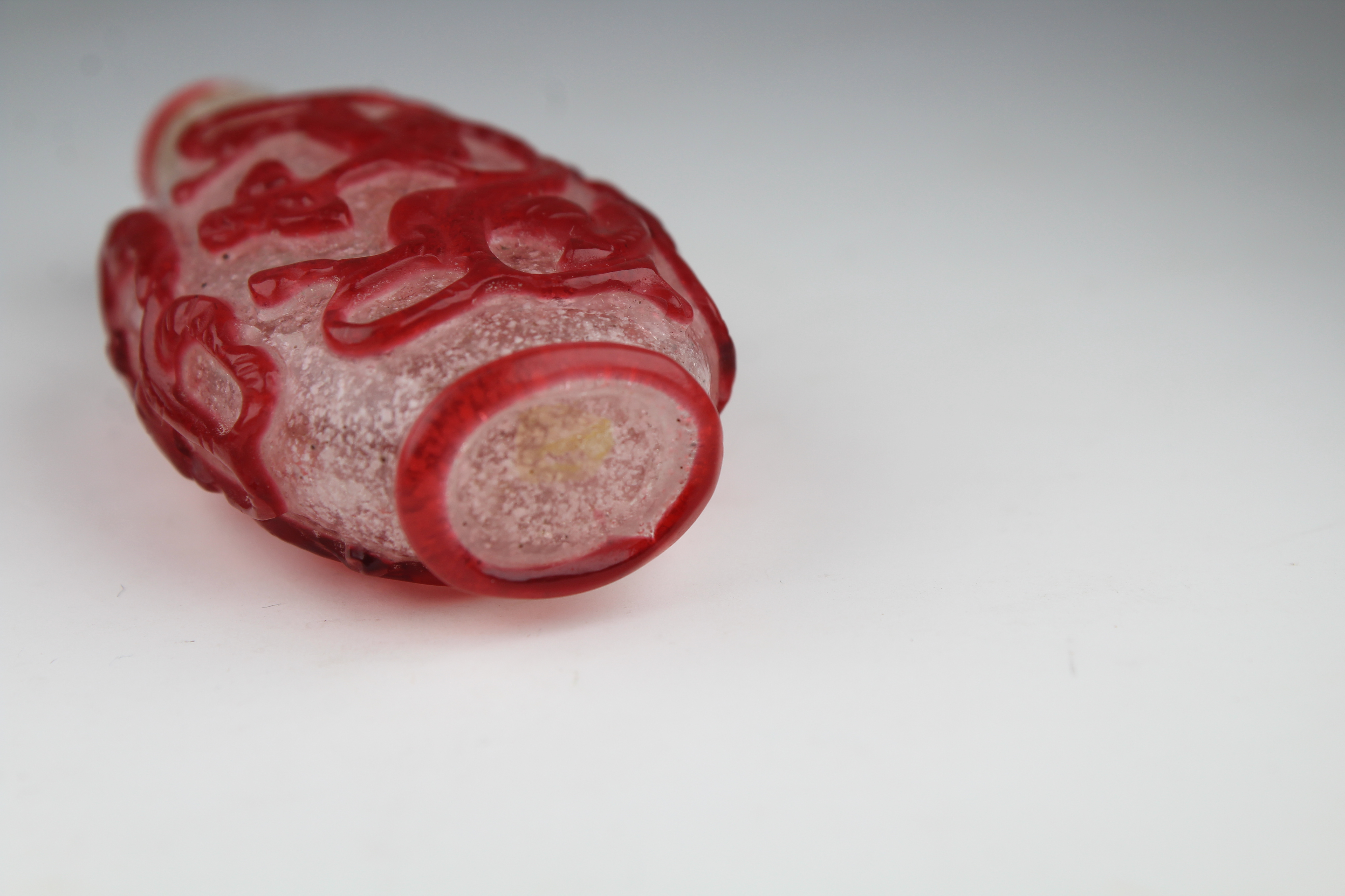 Fine Red Overlay 'Snowflake' Glass Snuff Bottle - Image 5 of 7