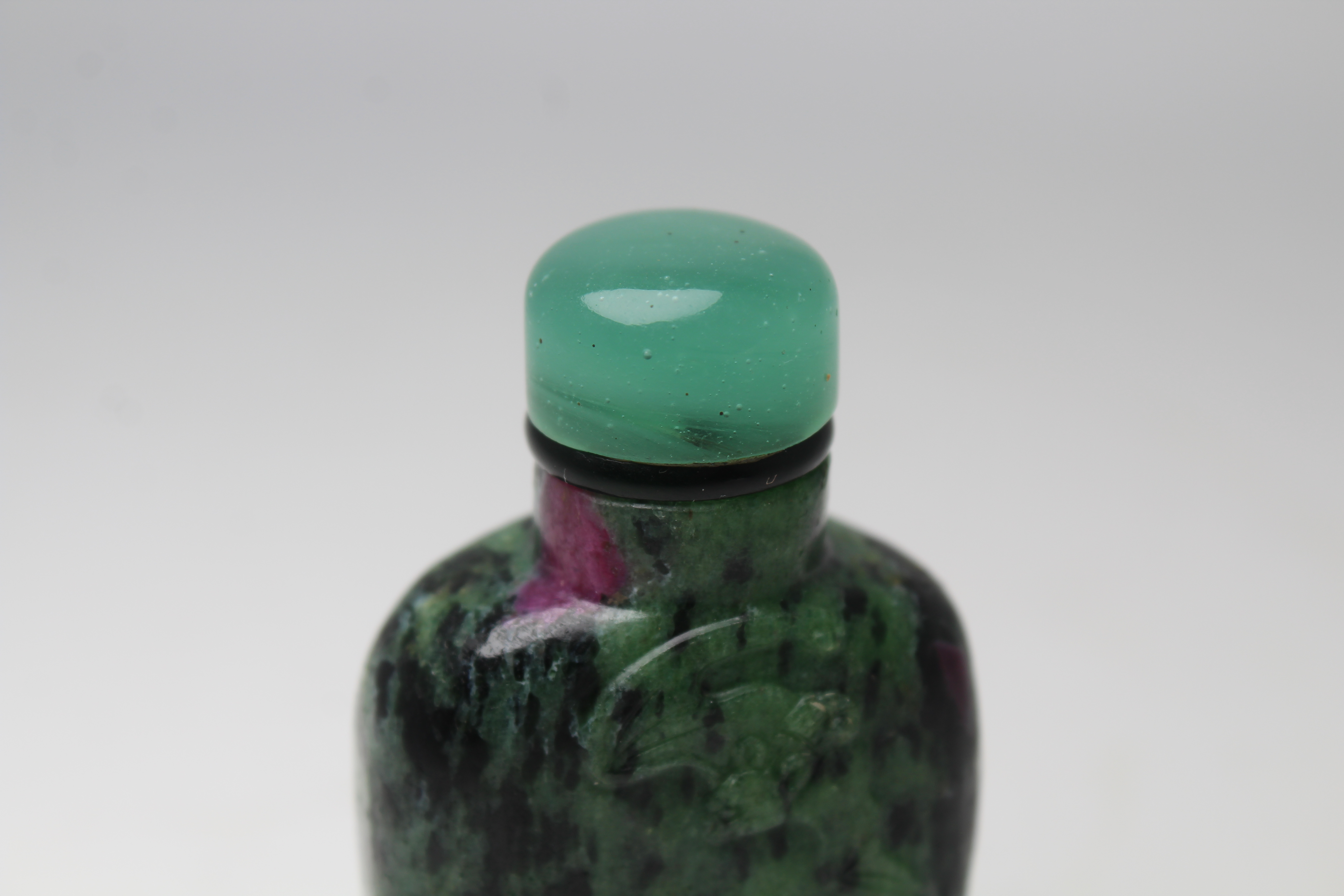 Carved Chinese Zoisite Snuff Bottle - Image 4 of 7