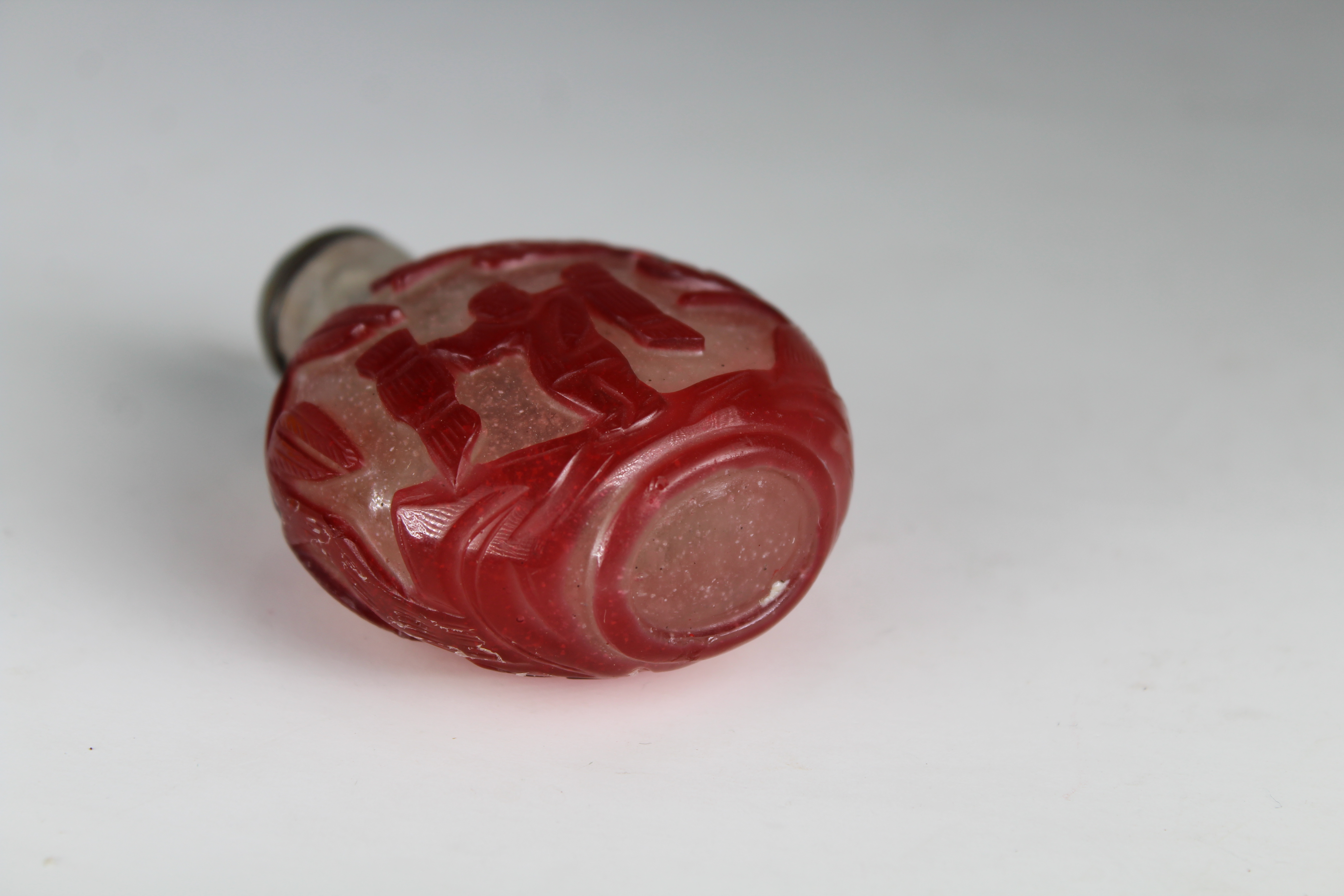 19th C. Chinese Red Overlay White Glass Snuff Bottle. The opaque overlay is carved through white - Image 4 of 9