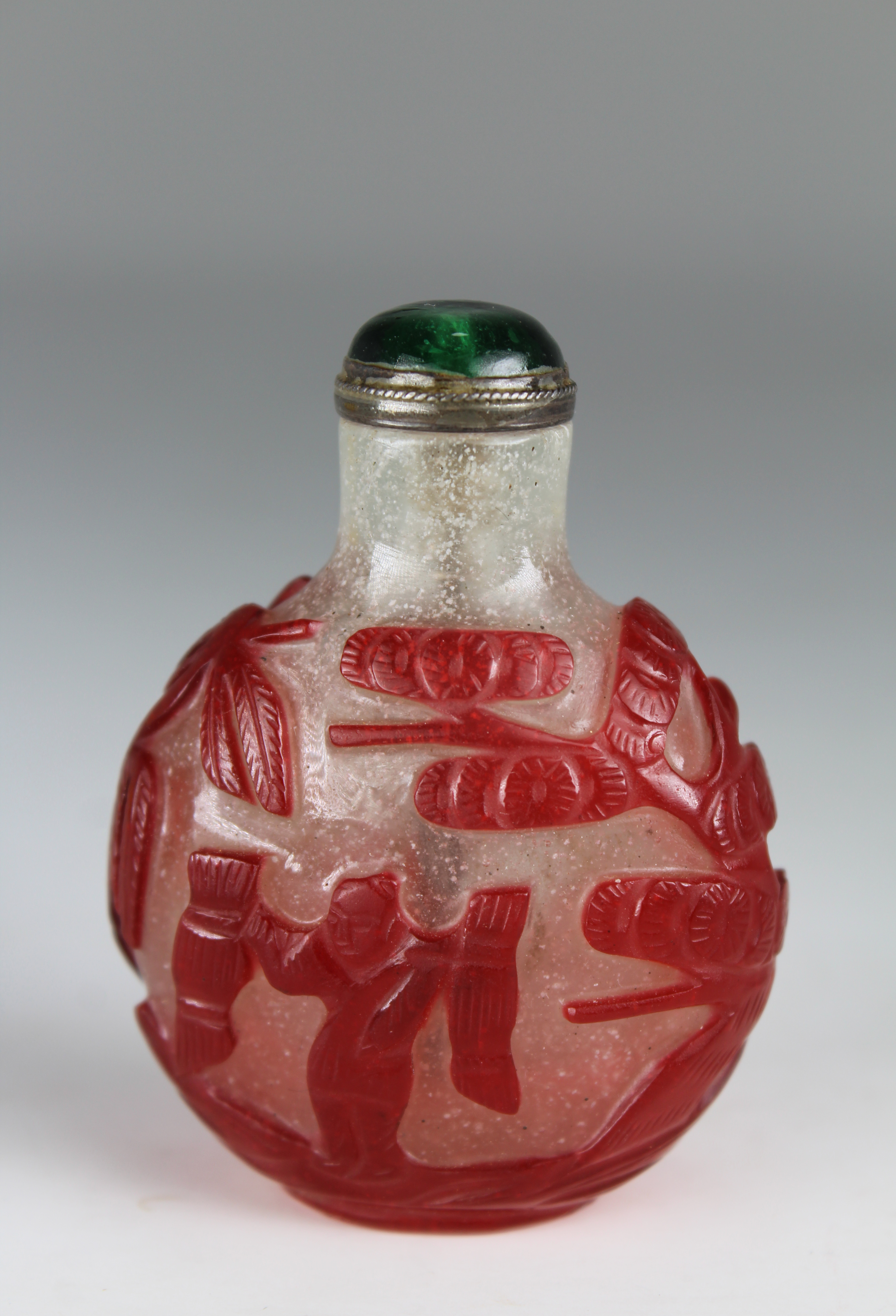 19th C. Chinese Red Overlay White Glass Snuff Bottle. The opaque overlay is carved through white - Image 3 of 9