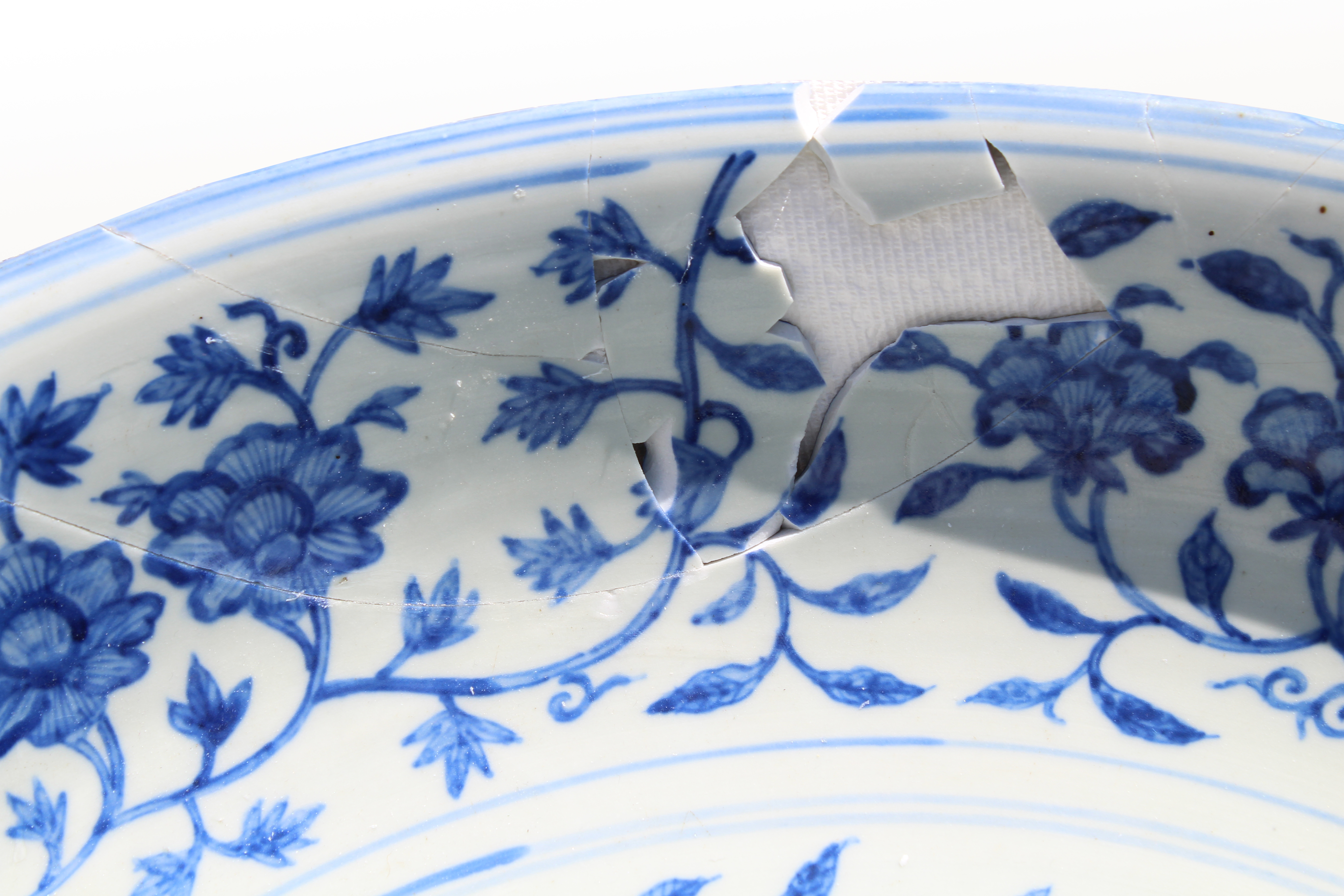 Large Chinese Blue/White Porcelain Hand Painted Charger (as is). Six character signature on backside - Image 3 of 9