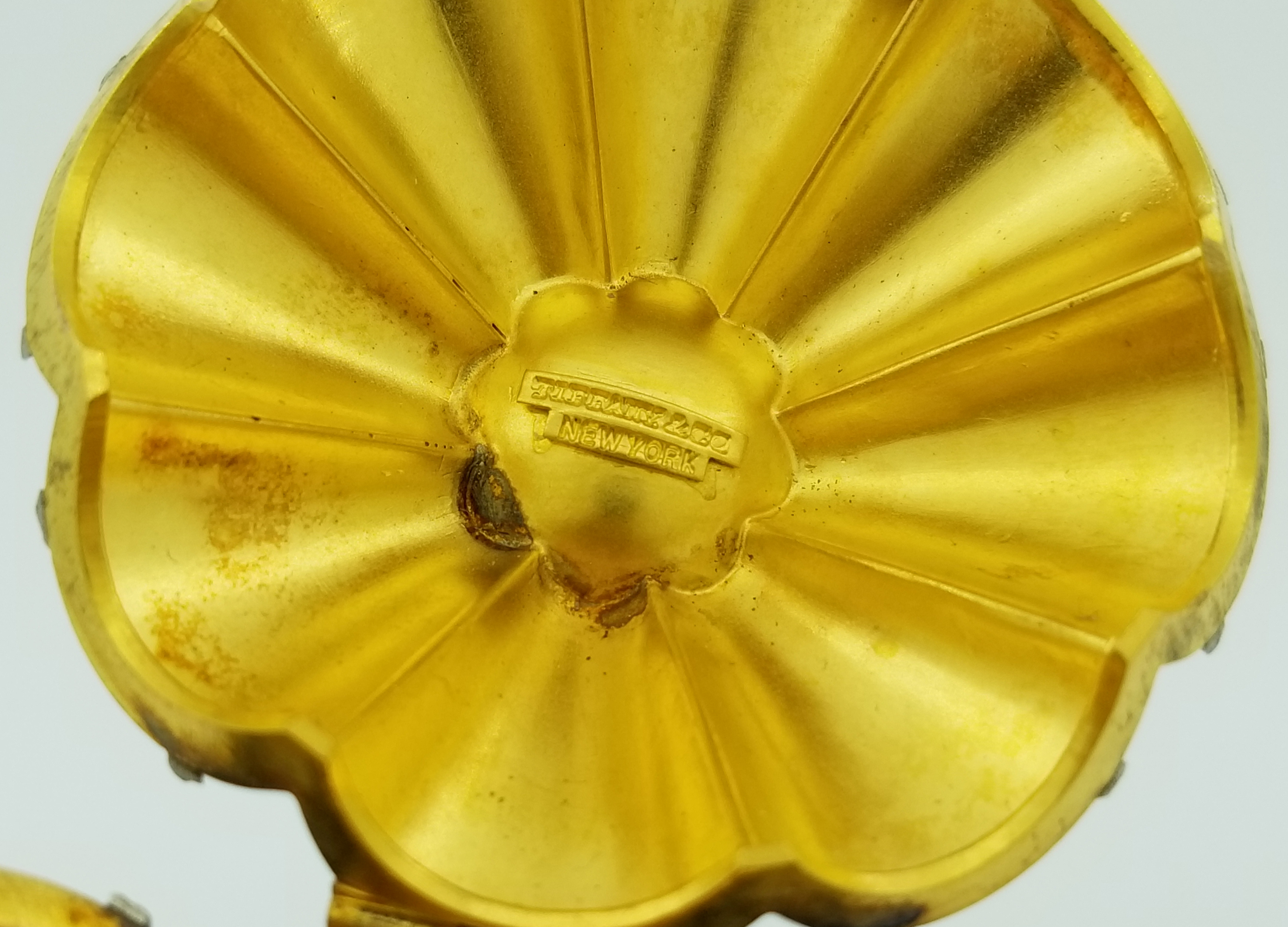 Unusual Tiffany & Co. 18K Gold Pill Box - Image 8 of 8