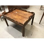 19th cent. Oak tray on four chamfered supports.