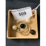 Gold Jewellery: Yellow metal hoop earrings with a pair of interchangeable 9mm cultured pearls and