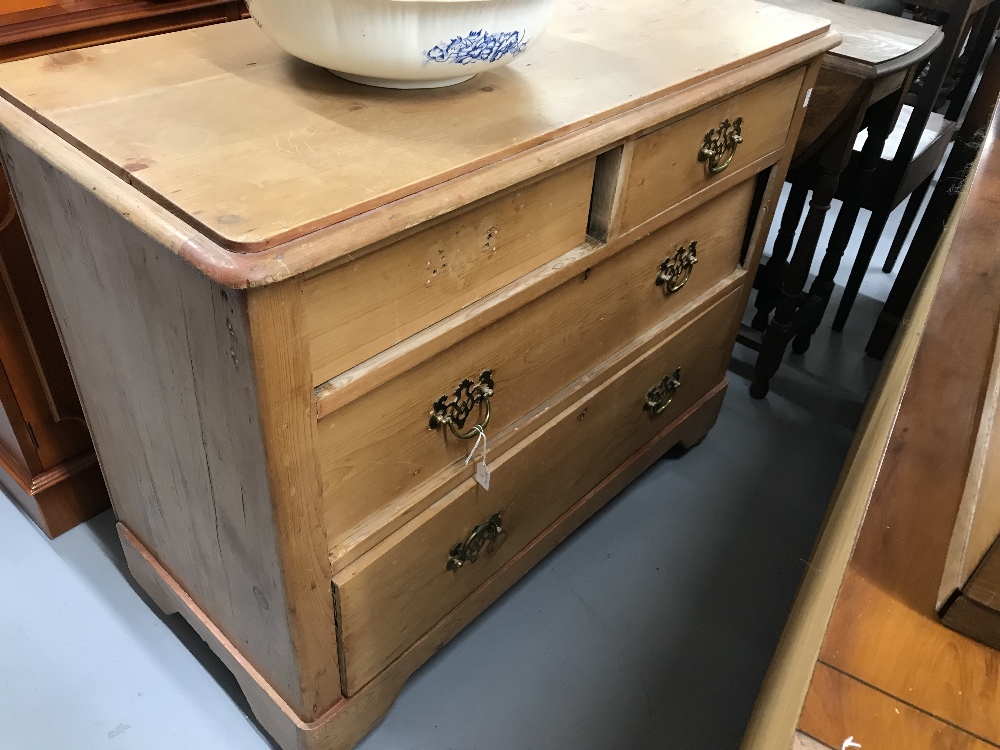 20th cent. Pine two over two chest of drawers, brass fittings. 40ins. x 18½ins. x 32ins.