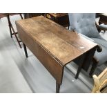 18th cent. Oak drop leaf table. 44ins. x 49ins.