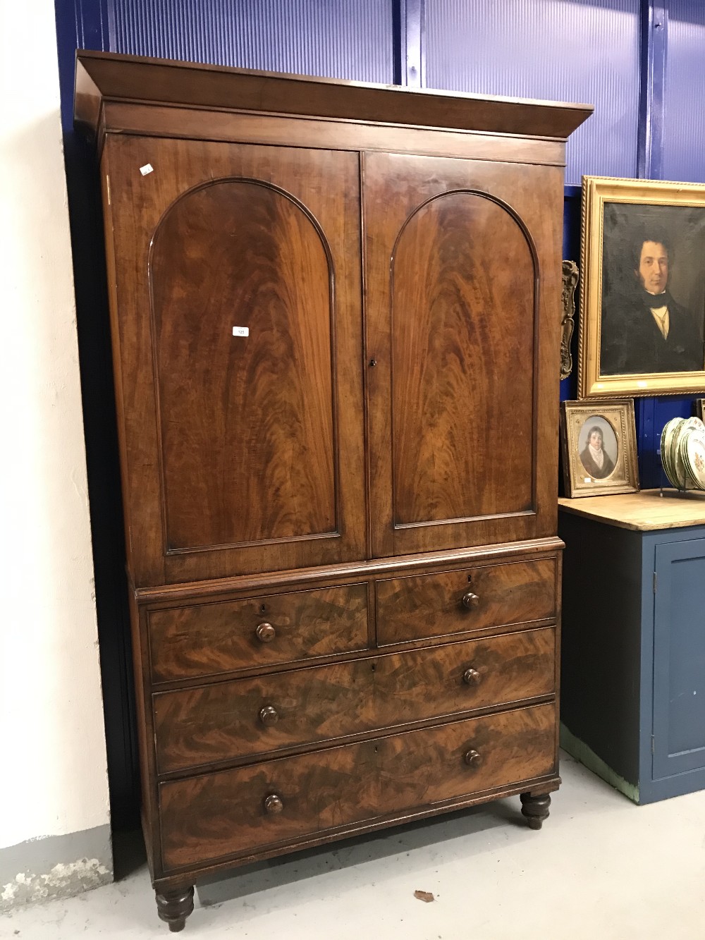 19th cent. Mahogany linen press with brushing slides, sitting upon 2 short and 2 long drawers, the