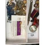 The Samuel Smith Collection: Selection of badges and clips to include a replica anointing spoon King