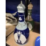 20th cent. Ceramics: Copeland Spode decanters to commemorate the coronation of King George V and