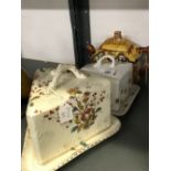 20th cent. Ceramics: Cheese dish with transfer print of daisies with gilt border and a cottage