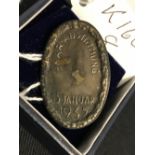 Militaria: white metal hollow back, medal badge with semi circular inscription 'SAAR ABSTIMMUNG'