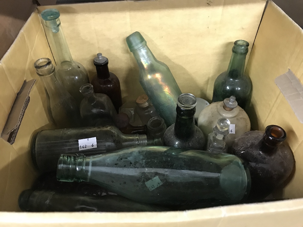 Glassware: 19th cent. and later bottles to include medicine, drinks etc. (22)