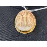 Jewellery: Yellow metal in the form of an oval pendant/brooch set with a shell cameo depicting the