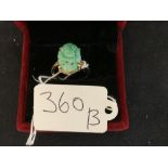 Jewellery: 18ct gold tested jade oval carved ring four claw mount. Size R weight 3.8g 16 x 10.