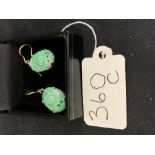 Jewellery: 18ct. Gold and carved jade earrings. 5.5g. Inclusive.