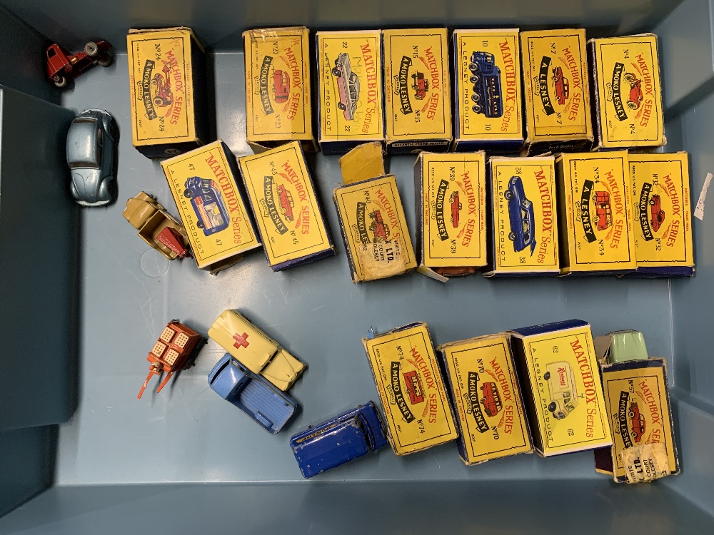 Toys: Diecast vehicles, Moko Lesney Matchbox 1 - 75 series. Eighteen boxed examples of model No's