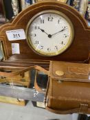 Scientific/Mechanical Instruments: Swiss made satinwood mantel clock with brass pillars and inlay,