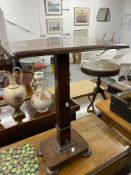 Early 20th cent. Mahogany drop leaf Pembroke table on turned supports. 36ins. x 47ins. x 28ins. Plus