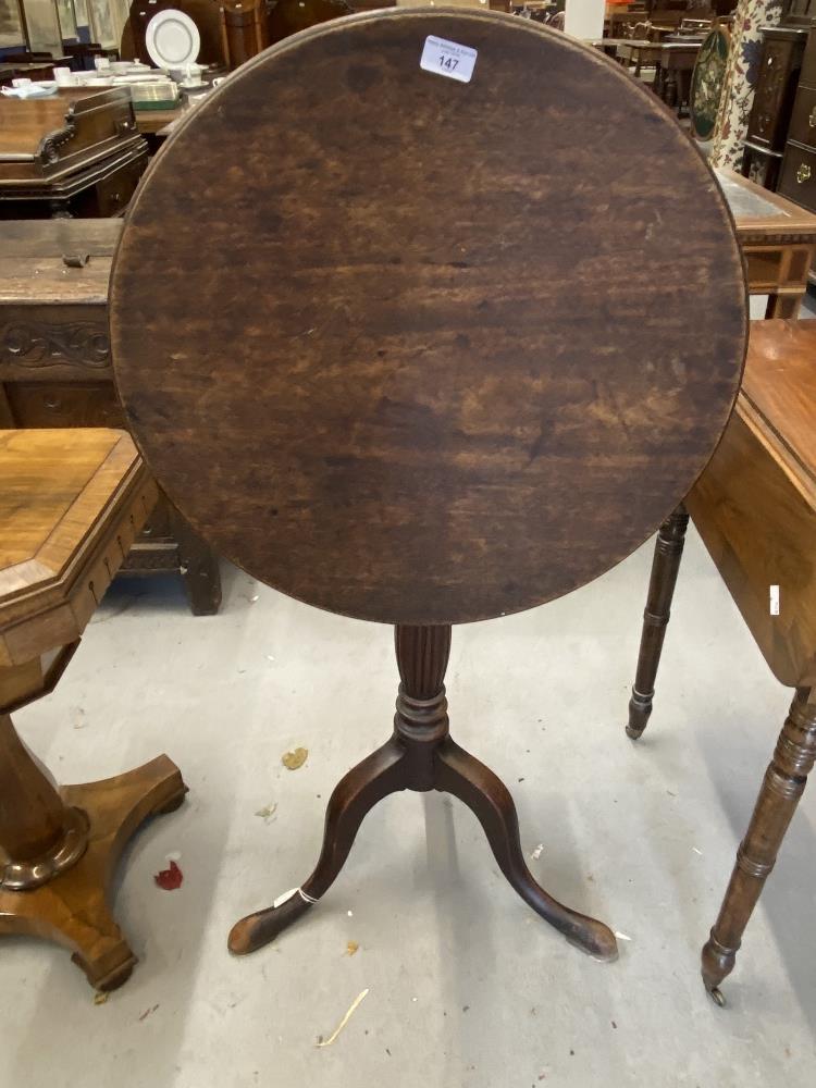 19th cent. Oak circular tripod table with fluted twisted column. Diameter 24ins.