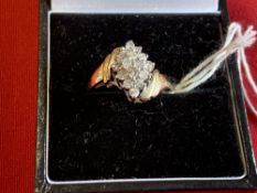 Hallmarked Jewellery: 9ct. Gold ring in the form of a kite, shaped cluster peg set 10 white gold