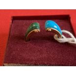 Jewellery: Yellow metal ring with a split head, one side set with turquoise, the other side with