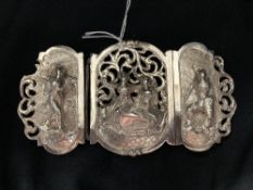 20th cent. White metal nursing buckle.