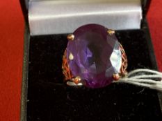Jewellery: Yellow metal ring set with an oval cut synthetic alexandrite, tests as 9ct. gold.