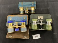 Early 20th cent. Opera glasses, Altex gilt trim with blue leather, cased. A green example