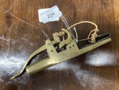 Traps/Sporting Antiques: 19th cent. Brass anti poachers device. 7½ins.