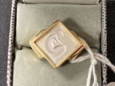 Jewellery: Lalique yellow metal ring, crystal intaglio of nude kneeling. Test as 18ct. gold. There