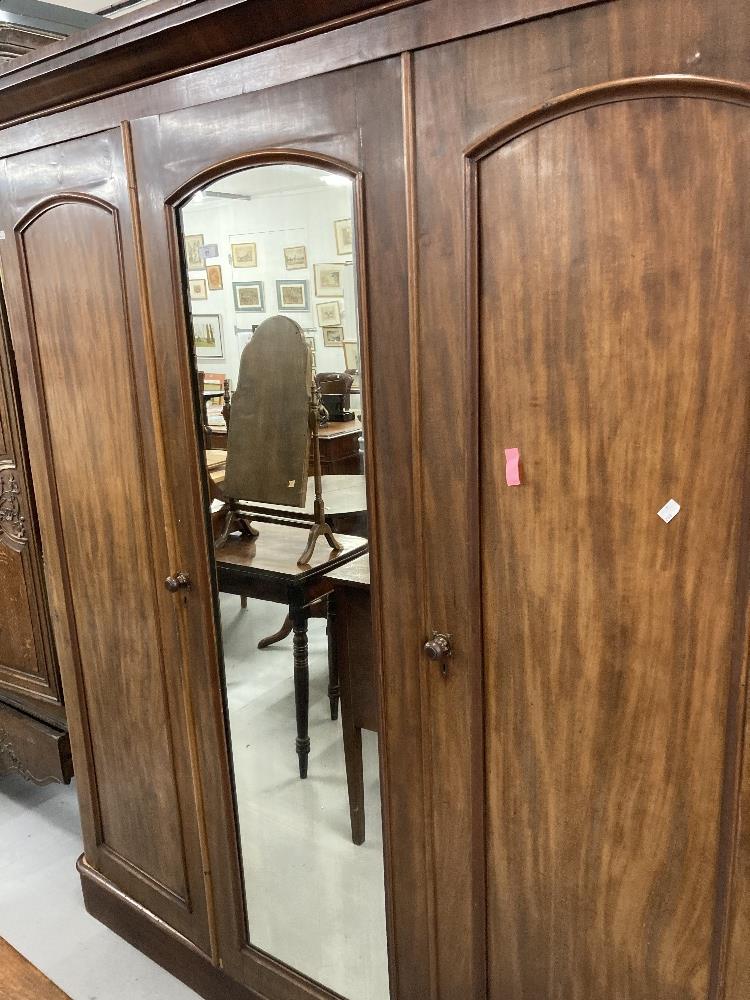 19th cent. Mahogany compactum/wardrobe with fitted interior. 66½ins. x 80ins. x 19ins.