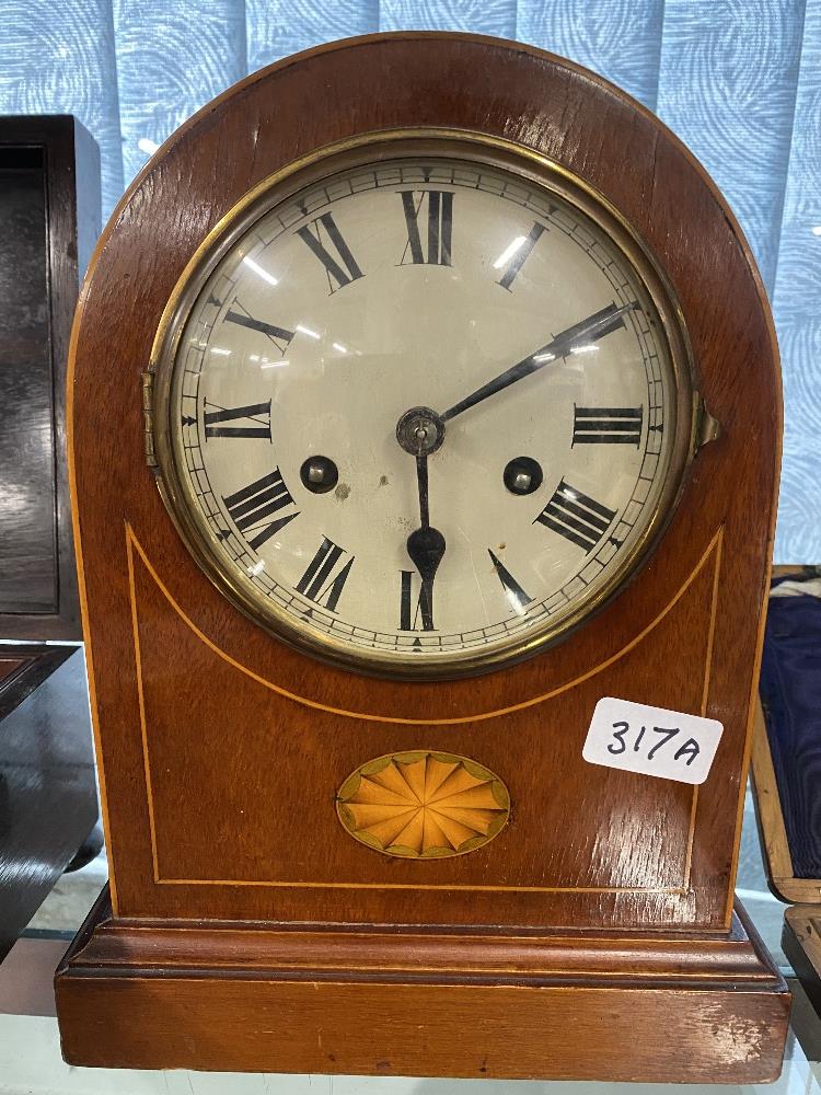 Clocks: 20th cent. Mahogany arched top with inlaid base, silver coloured dial, black Roman numerals,