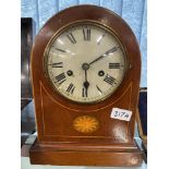Clocks: 20th cent. Mahogany arched top with inlaid base, silver coloured dial, black Roman numerals,