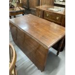 19th cent. Mahogany drop leaf dining table on turned supports.