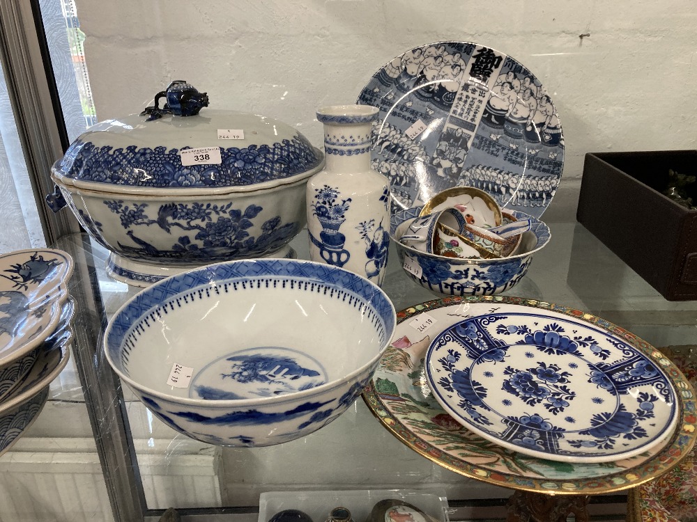 19th cent. Chinese large tureen 14ins, plus blue and white oval dishes on stand x 2, blue and