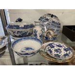 19th cent. Chinese large tureen 14ins, plus blue and white oval dishes on stand x 2, blue and