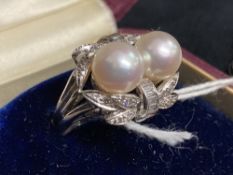 Jewellery: White metal ring cluster with two 8mm cultured pearls and ten baguette cut diamonds,