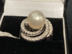 Jewellery: White metal ring cluster, centre set with a single 9mm cultured pearl surrounded by fifty